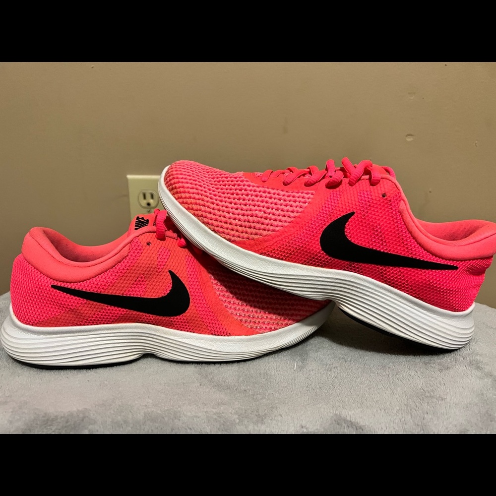 Hot Pink Nike Revolution 4s size 9.5
